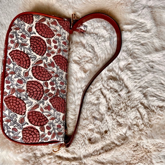 Beautiful block print baguette shoulder bag. Brand new and unused. - Picture 6 of 7